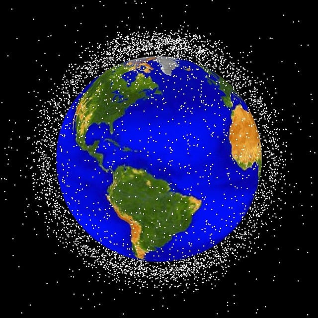 FoGebFkKR4CsbKV3N1VncQ-space-junk-11645_640